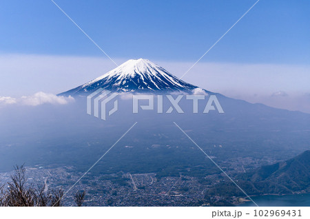 御坂山地・黒岳より望む富士山の絶景 御坂山地・黒岳より望む富士山の絶景 102969431
