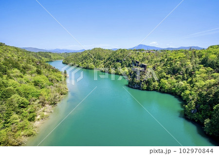 岐阜県、恵那峡大橋から望む恵那峡の絶景 102970844