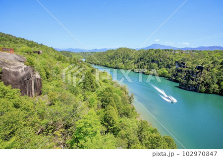 岐阜県、恵那峡大橋から望む恵那峡の絶景 102970847