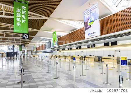 新千歳空港国際線のチェックインカウンター 新千歳空港国際線のチェックインカウンター 102974708
