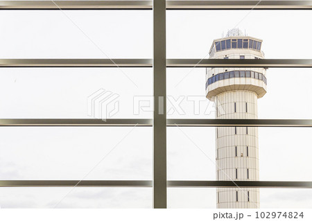 新千歳空港の管制塔（北海道千歳市） 102974824