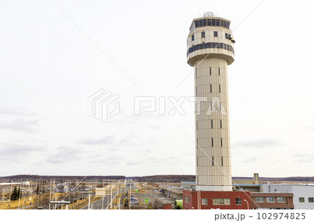 新千歳空港の管制塔（北海道千歳市） 102974825