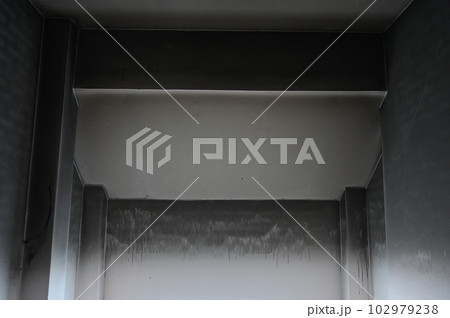 house was burn from fire, black dirty wall 102979238