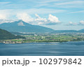 滋賀　月出峠展望台から伊吹山を望む 102979842