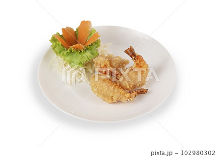 crispy fried shrimp served with fresh vegetable 102980302