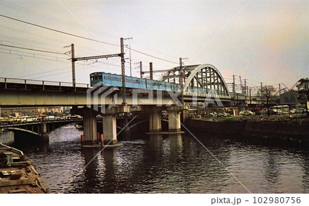 昭和40年　根岸線開通後　桜木町駅を発車した103系　根岸線　旧桜木町駅　横浜市　神奈川県 102980756