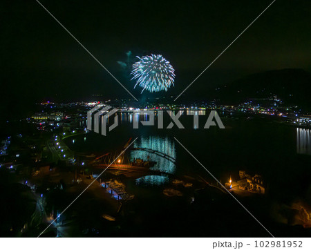 花火に照らされる口之津港 花火に照らされる口之津港 102981952