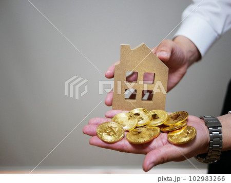 リフォームのためお金を貯める 102983266