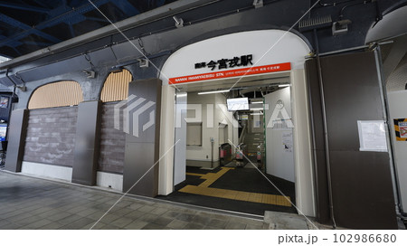 南海電車高野線の各駅停車しか停車しない今宮戎駅 102986680
