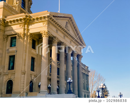 Right side close up to the Alberta Legislature Building, Legislative Assembly of Alberta and the Executive Council of Alberta also call the Ledge in Canada. 102986838