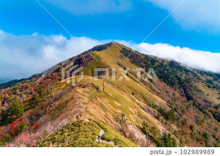 【日本百名山】次郎笈から見た秋の剣山2　徳島県三好市・美馬市・那賀郡那賀町 102989989
