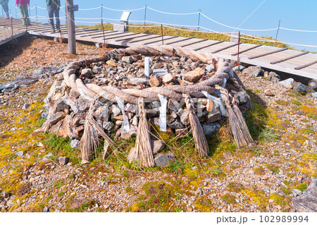 【日本百名山】剣山山頂の一等三角点2　徳島県三好市・美馬市・那賀郡那賀町 102989994