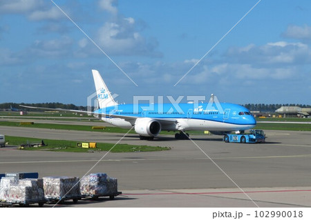 KLMオランダ航空ボーイング787(アムステルダムスキポール空港) KLMオランダ航空ボーイング787(アムステルダムスキポール空港) 102990018