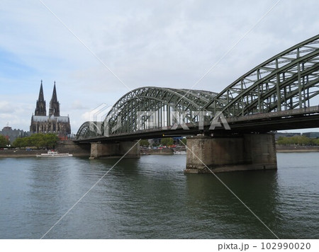ドイツ共和国 ケルン大聖堂とホーエンツォレルン橋 ドイツ共和国 ケルン大聖堂とホーエンツォレルン橋 102990020