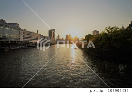 大阪中之島散歩　渡辺橋から天満橋へ 102992455