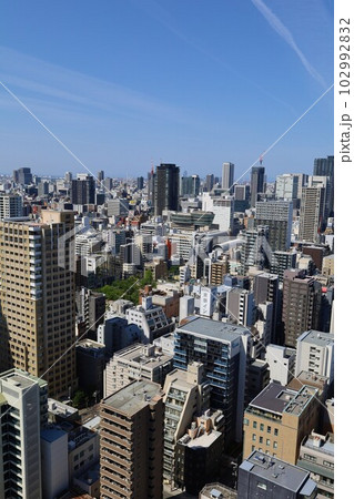 大阪城中央区のビル群景色 五月晴れ 大阪城中央区のビル群景色 五月晴れ 102992832