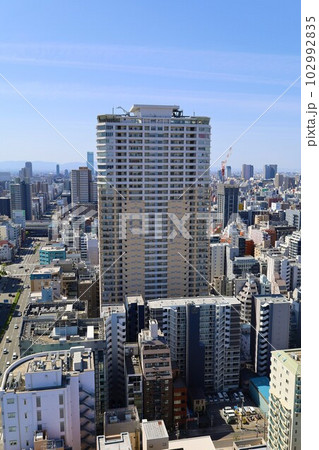 大阪城中央区のビル群景色 五月晴れ 大阪城中央区のビル群景色 五月晴れ 102992835