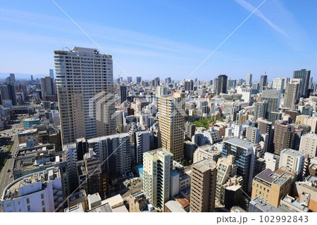 大阪城中央区のビル群景色　五月晴れ 102992843