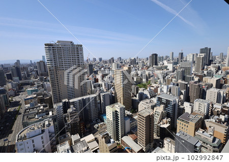 大阪城中央区のビル群景色　五月晴れ 102992847