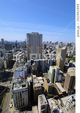 大阪城中央区のビル群景色 五月晴れ 大阪城中央区のビル群景色 五月晴れ 102992849