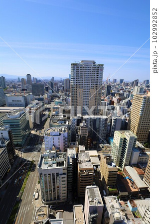大阪城中央区のビル群景色 五月晴れ 大阪城中央区のビル群景色 五月晴れ 102992852
