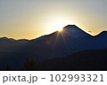 富士山の日の出 102993321