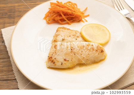 白身魚のムニエル（パンガシウス） 102993559