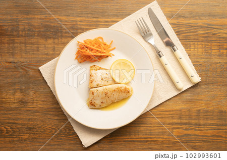 白身魚のムニエル（パンガシウス） 102993601