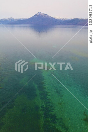 春の北海道 支笏湖 ミラーレイクのその景色 春の北海道 支笏湖 ミラーレイクのその景色 102993715