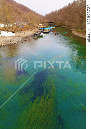 春の北海道 支笏湖 ミラーレイクのその景色 春の北海道 支笏湖 ミラーレイクのその景色 102993720