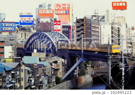 昔の秋葉原を走る101系中央総武各駅停車・クモハ100－142他、1980年5月3日 102995222