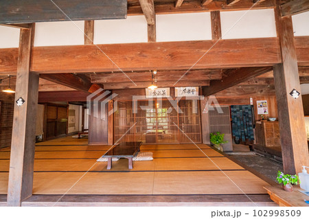 （静岡県松崎町）なまこ壁の建物・伊豆文邸　屋内 102998509