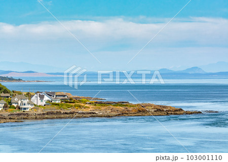 Residential settlement on the edge of Vancouver island, British Columbia Residential settlement on the edge of Vancouver island, British Columbia 103001110