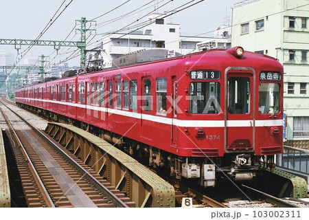 泉岳寺へ向けて京急本線をゆく京浜急行電鉄1000形 103002311