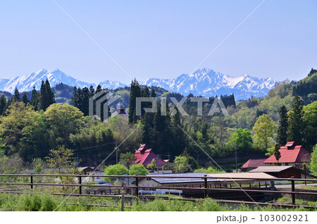 里山から望む北アルプス 103002921