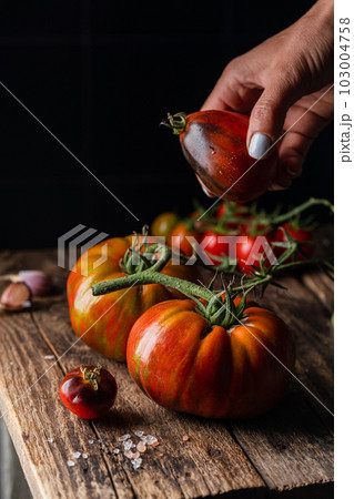 Mix colorful tomatoes Mix colorful tomatoes 103004758