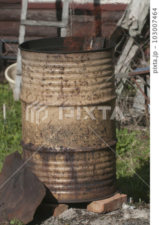 Furnace for burning suburban waste, made from a barrel 103007464