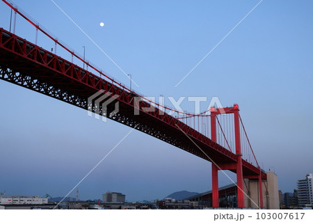 北九州市、若戸渡船の若松渡場付近の風景 北九州市、若戸渡船の若松渡場付近の風景 103007617