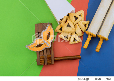 Jewish holiday of addition to hamantaschen other traditional foods eaten during Purim include kreplach cholent. 103011768