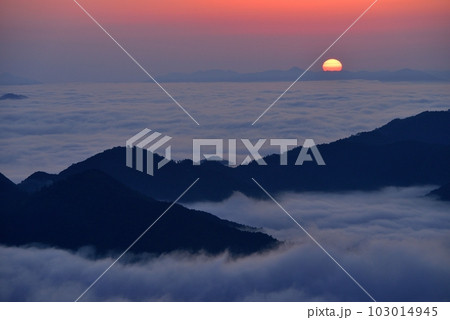 岩屋山の雲海 103014945