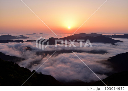 岩屋山の雲海 岩屋山の雲海 103014952
