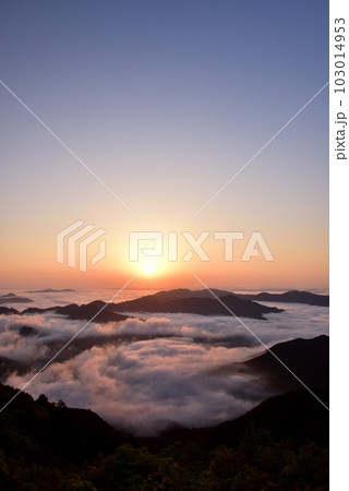 岩屋山の雲海 岩屋山の雲海 103014953