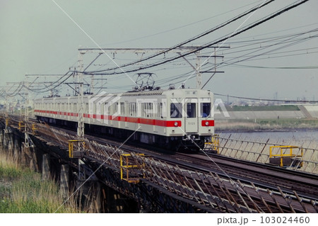 京成押上線・旧荒川橋梁を渡る都営5000系5121他、荒川（現・八広）ー四ツ木、1982年5月9日 103024460