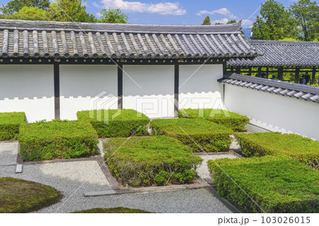 東福寺本坊庭園 西庭の大市松模様「井田の庭」 東福寺本坊庭園 西庭の大市松模様「井田の庭」 103026015
