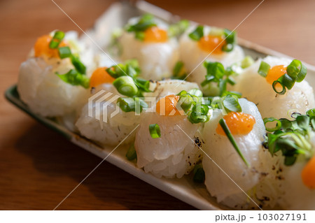 寒平目の炙り寿司〜紅葉おろしとネギポン酢〜 103027191