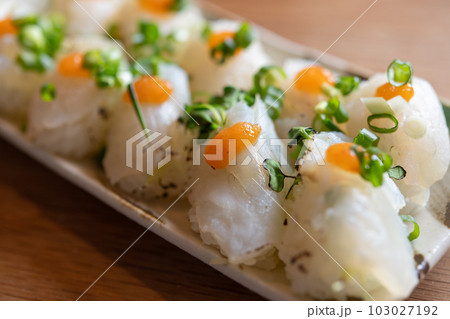 寒平目の炙り寿司〜紅葉おろしとネギポン酢〜 103027192