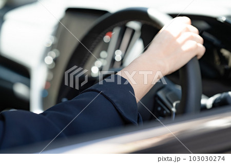 車 女性 運転 ハンドル 車 女性 運転 ハンドル 103030274