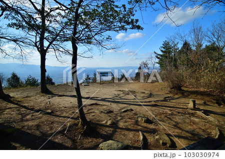 大和 龍王山城 北城と南城 曲輪や土塁群 大和 龍王山城 北城と南城 曲輪や土塁群 103030974