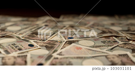 お金　一万円札　 103031101
