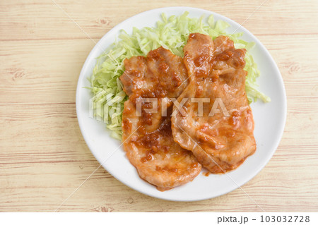 定番料理　豚肉の生姜焼き 103032728